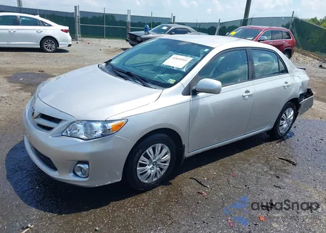 2011 Toyota Corolla Le z USA, uszkodzony, nr VIN 2T1BU4EE3BC706381